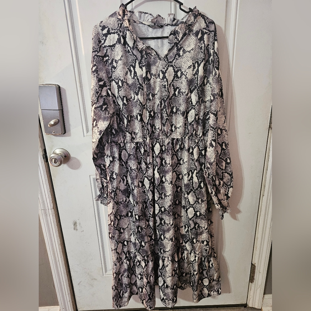 SHEIN Black and Gray Maxi Dress